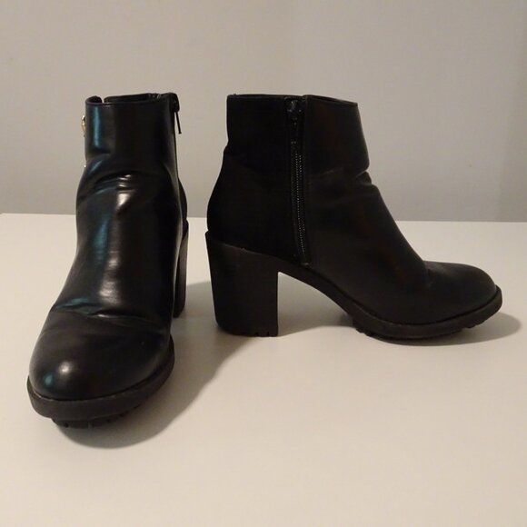 Zara Gold Buckle Detail Ankle Block-heeled Ankle Booties | Black | Size 36 - Picture 2 of 12